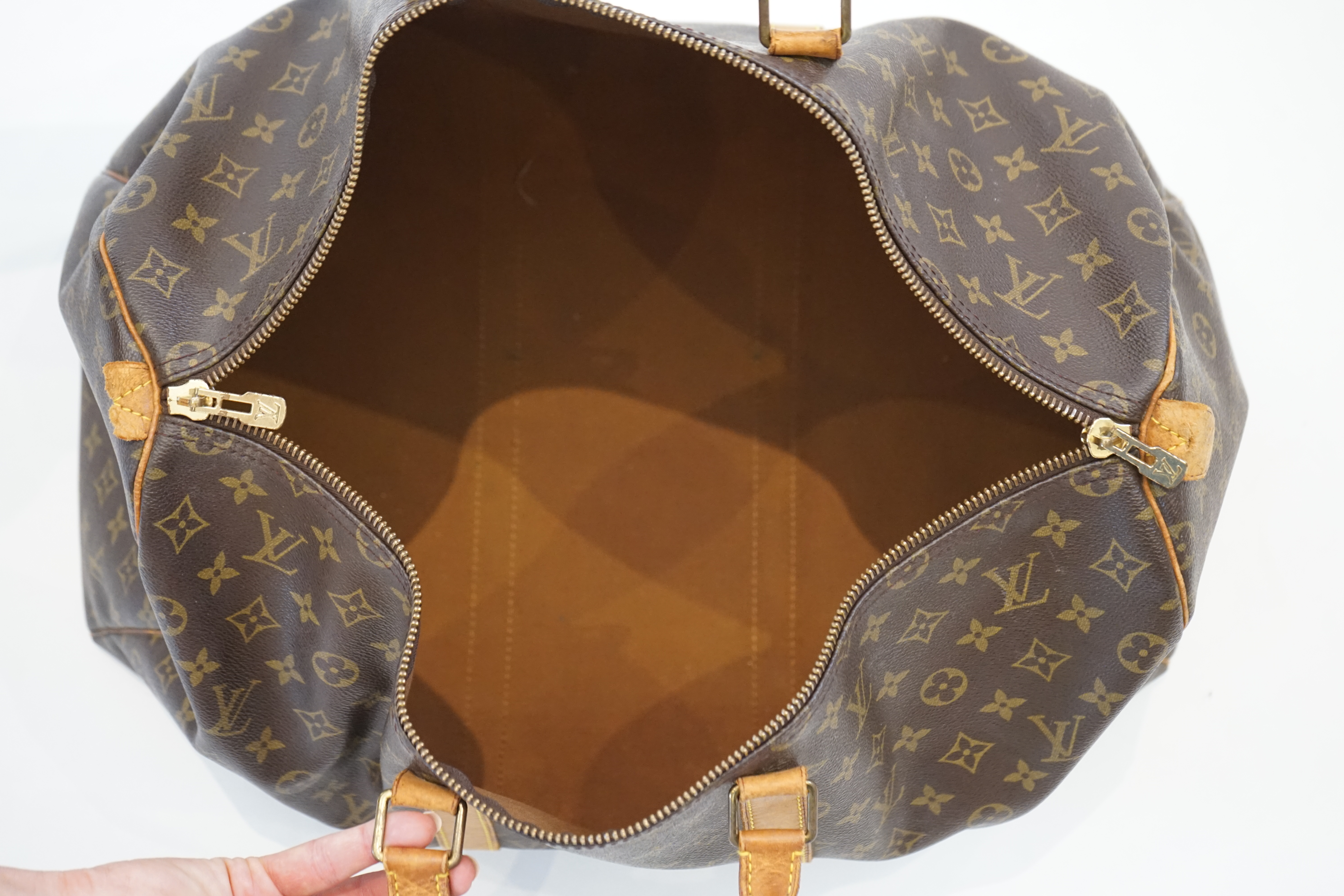 A Louis Vuitton Speedy 40 bag width 22cm, length 51cm, height 28cm